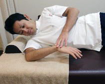 肩後方のストレッチ2