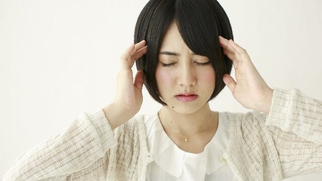 ジメジメした季節。原因不明のイライラ。些細なことで子供を怒鳴りつけてします。その原因と対処法をご紹介します。