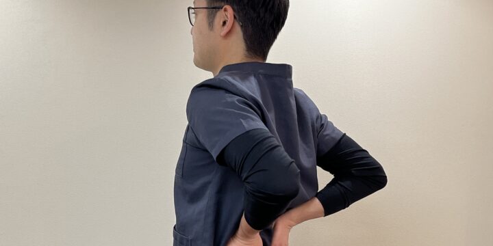 猫背矯正や矯正ベルトをしても猫背が治らない原因と正しい筋トレ、ストレッチ方法とは