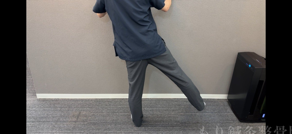 片足立ちの練習・良い例その2(骨盤が下がらないように保つ)